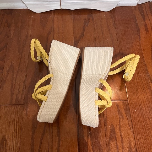 Sandals - Picture 3 of 4